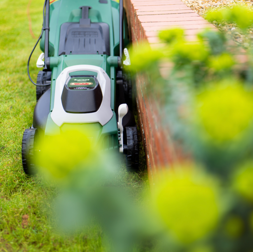 Webb Supreme 40cm (16″) Electric Rotary Lawnmower with Rear Roller