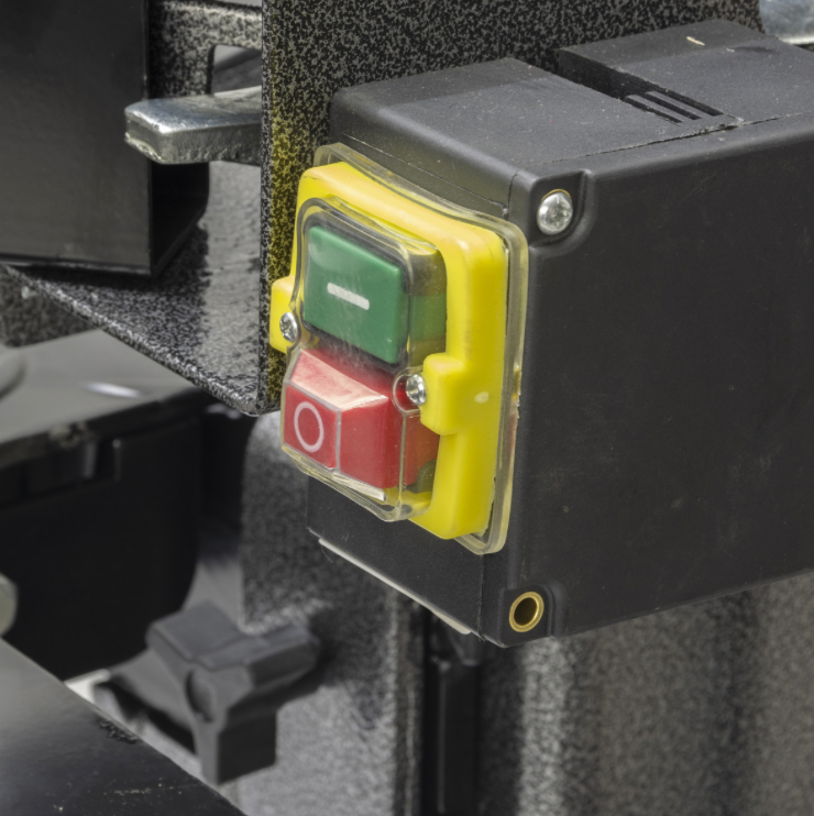 The Handy THPLS8TE 8 Ton Vertical Electric Log Splitter