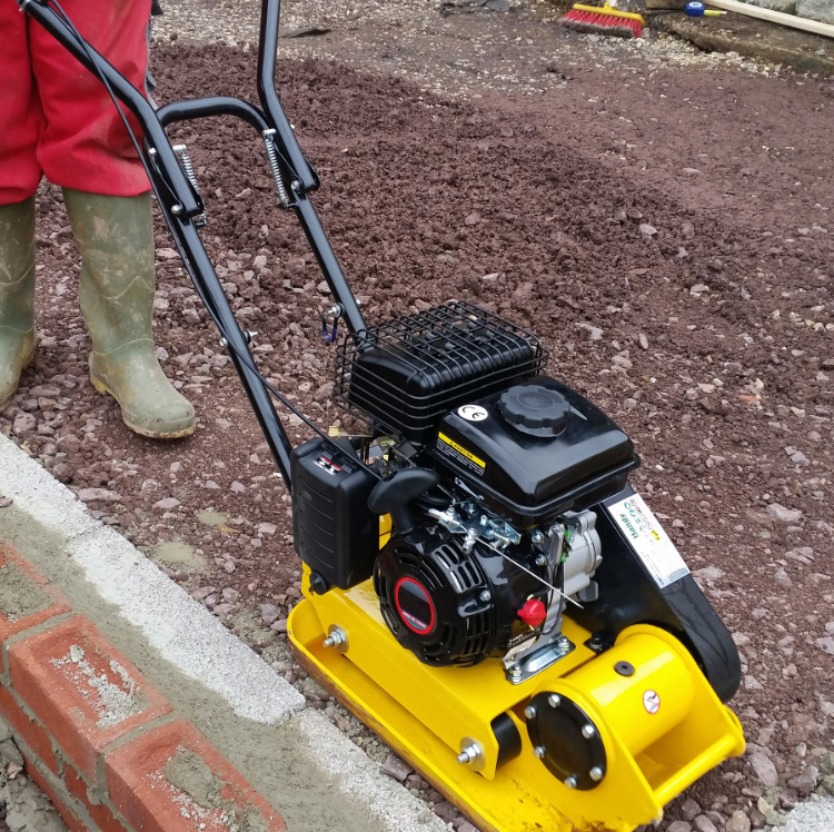 The Handy Light Construction 30cm (12″) Petrol Compactor Plate THLC29140